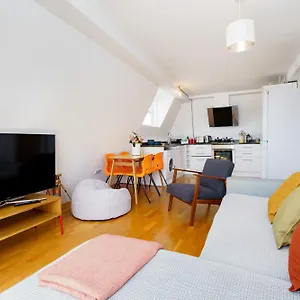Apartment Fields, London