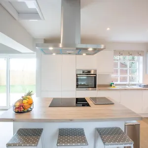 villa-peaceful-woodland-retreat-near-clifton.cardiffhotelswales.com/